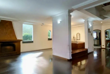 Sobrado à venda no Bairro do City América na Rua Caronte