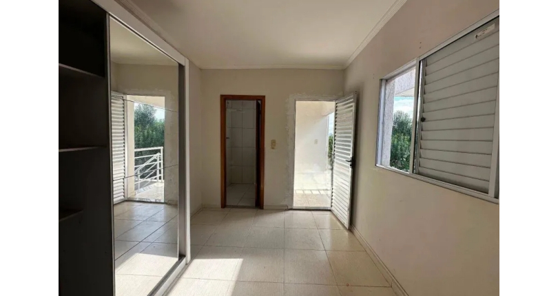  Belo Sobrado à venda no Bairro do Parque São Domingos na Rua Aristides Malheiros