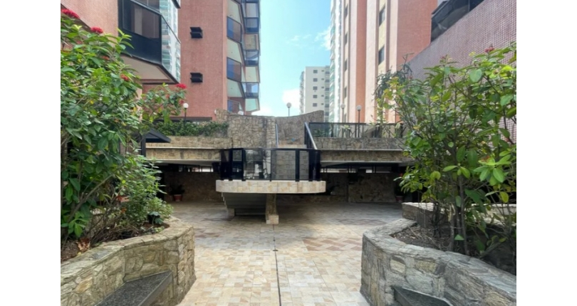 Belo Apartamento à venda na Praia Grande no Bairro da Guilhermina