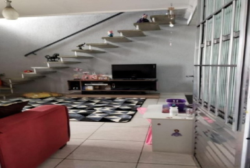 Oportunidade Sobrado à venda no Bairro da Ayrosa na Rua Tico-Tico