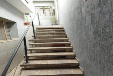 Oportunidade Sobrado à venda no Bairro da Ayrosa na Rua Tico-Tico