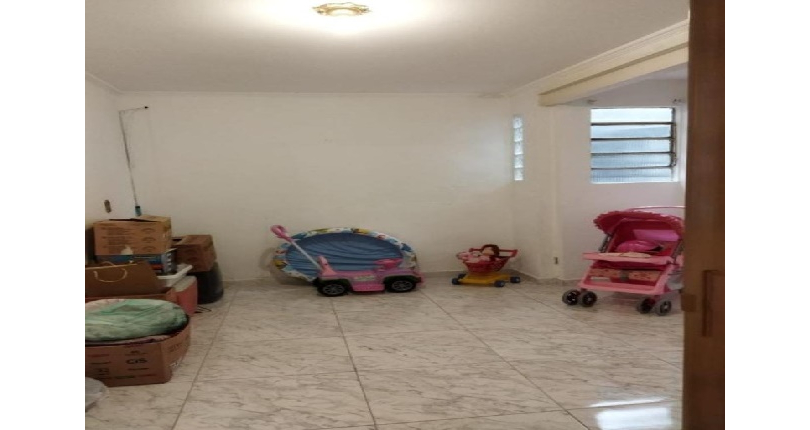 Oportunidade Sobrado à venda no Bairro da Ayrosa na Rua Tico-Tico