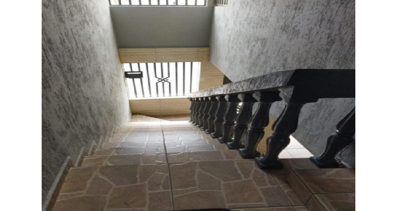 Oportunidade Sobrado à venda no Bairro da Ayrosa na Rua Tico-Tico