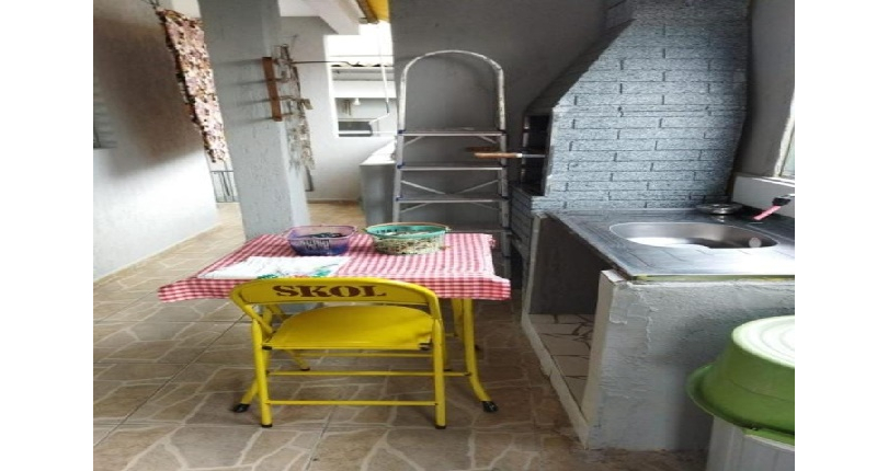 Oportunidade Sobrado à venda no Bairro da Ayrosa na Rua Tico-Tico