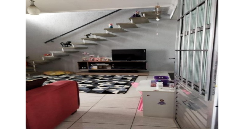 Oportunidade Sobrado à venda no Bairro da Ayrosa na Rua Tico-Tico