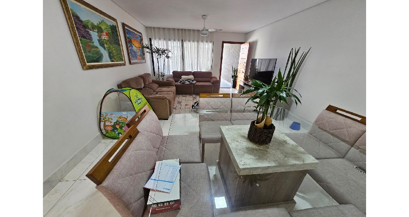 Belo Sobrado à venda no Bairro do  Jardim Marisa na Rua Avelino Ginjo