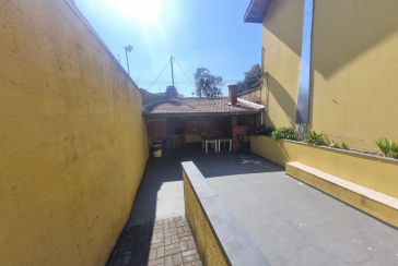 Belo Sobrado à venda no Bairro do Jardim Vivan na Rua Elvira Hidalgo