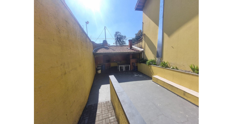 Belo Sobrado à venda no Bairro do Jardim Vivan na Rua Elvira Hidalgo