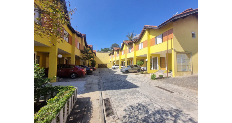 Belo Sobrado à venda no Bairro do Jardim Vivan na Rua Elvira Hidalgo