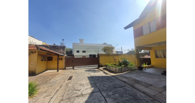 Belo Sobrado à venda no Bairro do Jardim Vivan na Rua Elvira Hidalgo