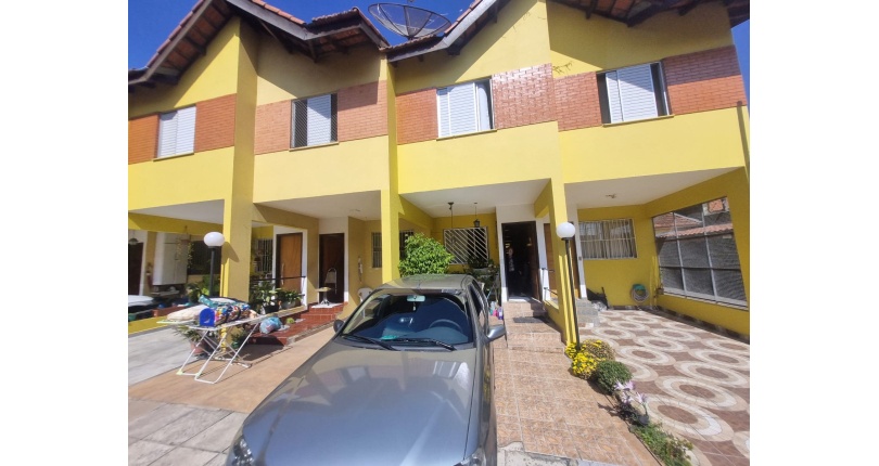 Belo Sobrado à venda no Bairro do Jardim Vivan na Rua Elvira Hidalgo