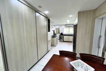 Belo Apartamento à venda no Guarujá no Bairro Enseada na Rua Inácio Miguel Stéfano 253