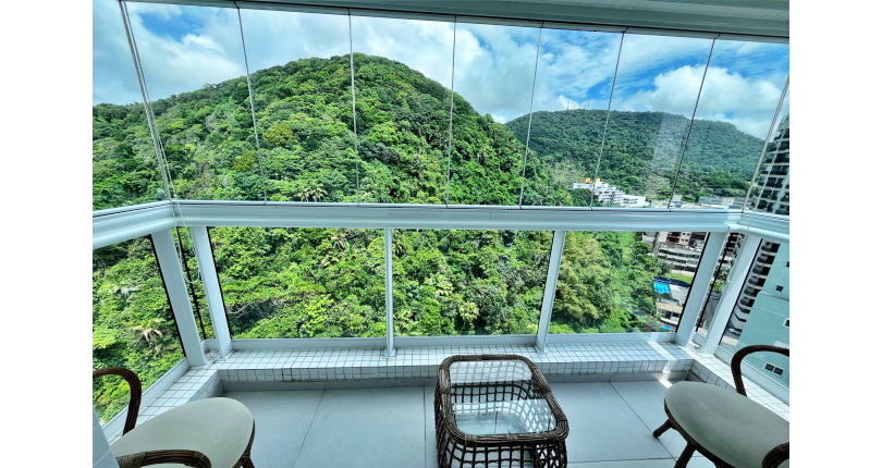 Belo Apartamento à venda no Guarujá no Bairro Enseada na Rua Inácio Miguel Stéfano 253