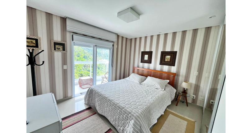 Belo Apartamento à venda no Guarujá no Bairro Enseada na Rua Inácio Miguel Stéfano 253