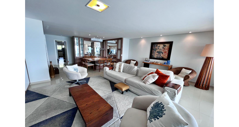 Belo Apartamento à venda no Guarujá no Bairro Enseada na Rua Inácio Miguel Stéfano 253