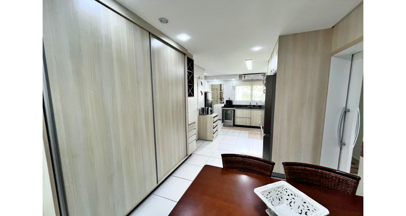 Belo Apartamento à venda no Guarujá no Bairro Enseada na Rua Inácio Miguel Stéfano 253