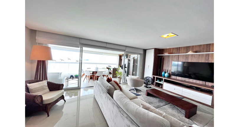 Belo Apartamento à venda no Guarujá no Bairro Enseada na Rua Inácio Miguel Stéfano 253