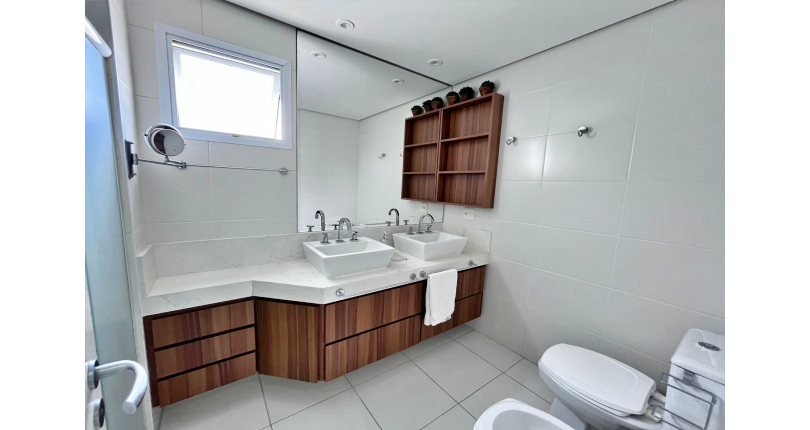 Belo Apartamento à venda no Guarujá no Bairro Enseada na Rua Inácio Miguel Stéfano 253