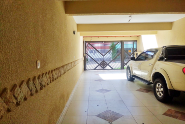 Belo Sobrado à venda no Bairro do Jardim Santa Fé (Zona Oeste) 