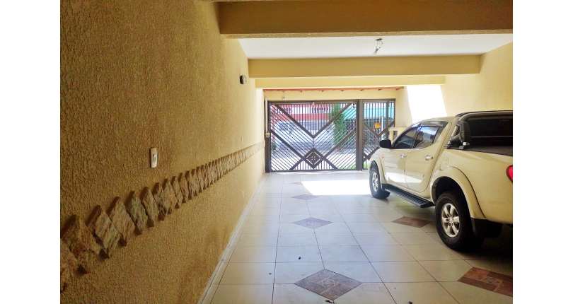 Belo Sobrado à venda no Bairro do Jardim Santa Fé (Zona Oeste) 