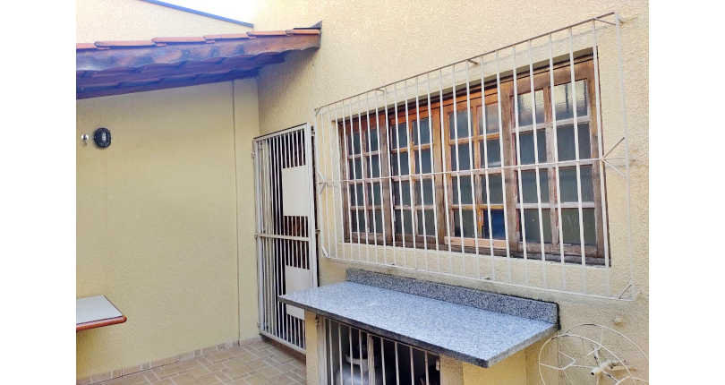 Belo Sobrado à venda no Bairro do Jardim Santa Fé (Zona Oeste) 