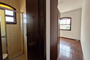 Sobrado à venda no Bairro da Vila Santa Edwiges na Rua Físico Lawrence