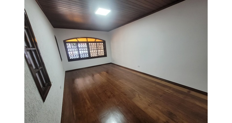 Sobrado à venda Rua Físico Lawrence, Vila Santa Edwiges - Imóveis à Venda