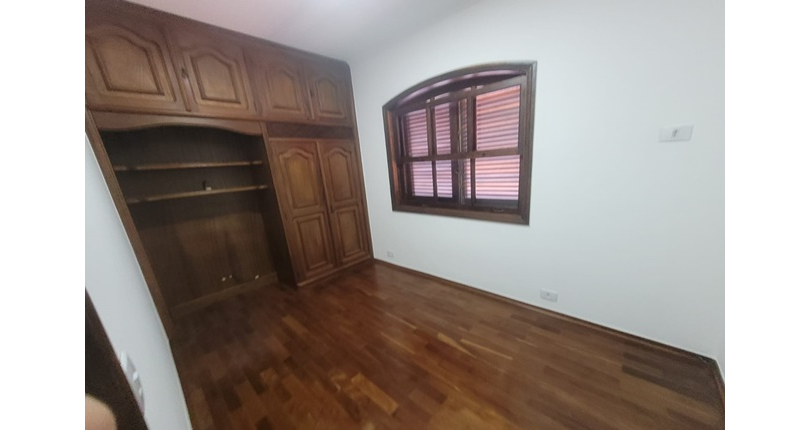 Sobrado à venda Rua Físico Lawrence, Vila Santa Edwiges - Imóveis à Venda
