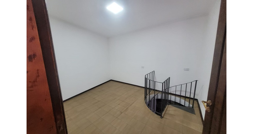 Sobrado à venda Rua Físico Lawrence, Vila Santa Edwiges - Imóveis à Venda