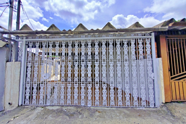 Casa Térrea à venda no Bairro do Parque Panamericano na Estrada do Corredor,