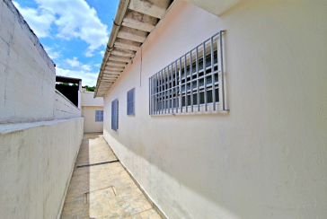 Casa Térrea à venda no Bairro do Parque Panamericano na Estrada do Corredor,