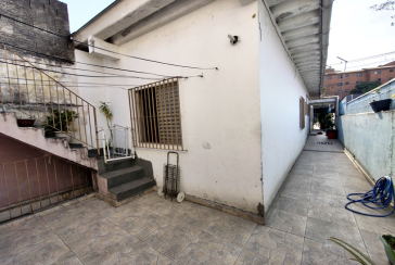 Casa Térrea à venda no Bairro do Parque Panamericano na Estrada do Corredor