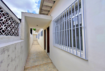 Casa Térrea à venda no Bairro do Parque Panamericano na Estrada do Corredor,