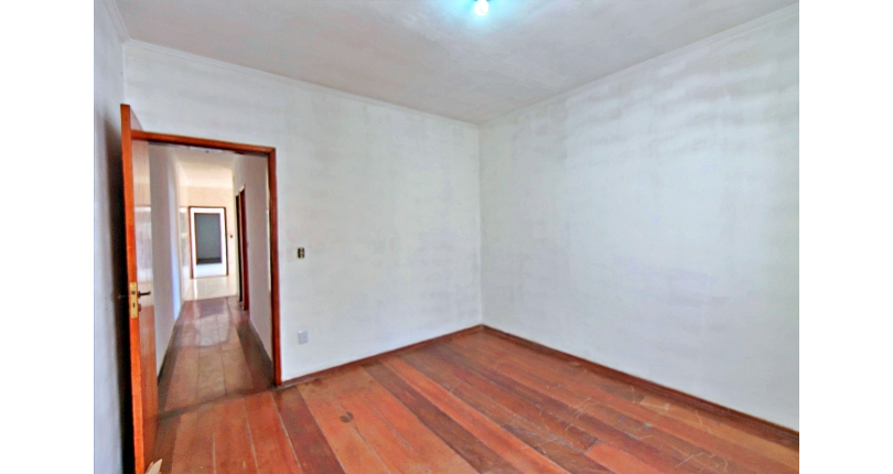 Casa Térrea à venda no Bairro do Parque Panamericano na Estrada do Corredor,