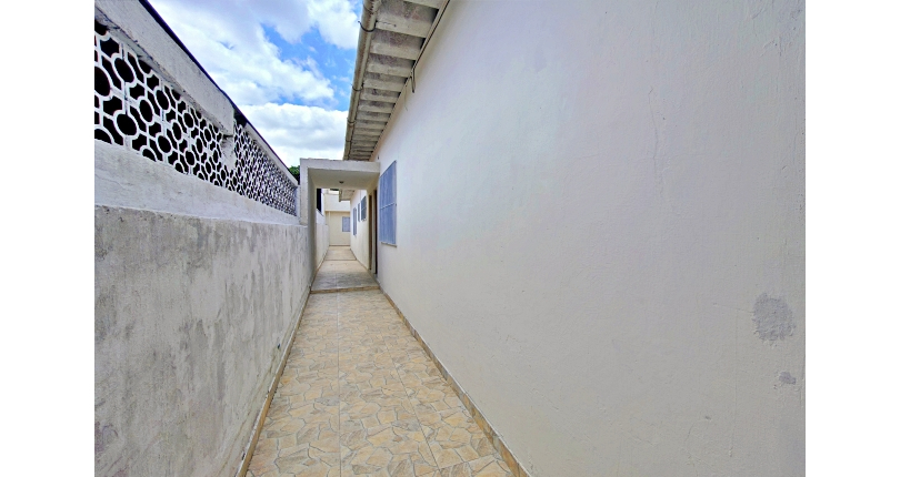 Casa Térrea à venda no Bairro do Parque Panamericano na Estrada do Corredor,