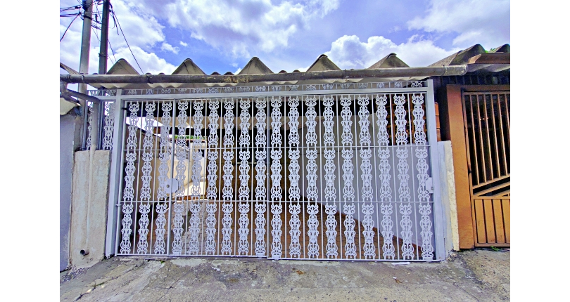 Casa Térrea à venda no Bairro do Parque Panamericano na Estrada do Corredor,