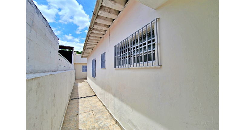 Casa Térrea à venda no Bairro do Parque Panamericano na Estrada do Corredor,