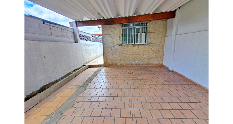 Casa Térrea à venda no Bairro do Parque Panamericano na Estrada do Corredor,