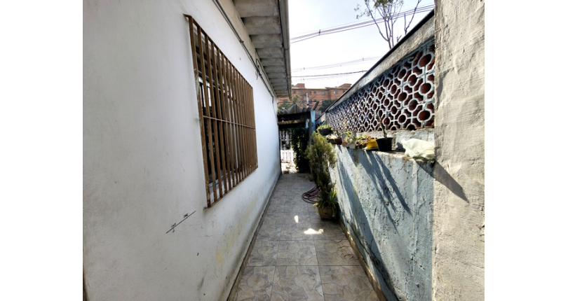 Casa Térrea à venda no Bairro do Parque Panamericano na Estrada do Corredor