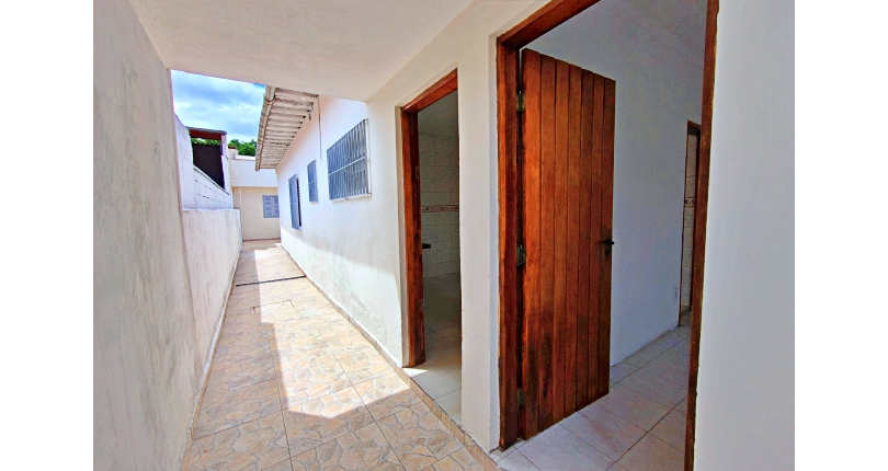 Casa Térrea à venda no Bairro do Parque Panamericano na Estrada do Corredor,