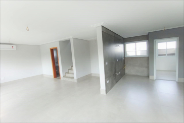 Sobrado novo à venda no Bairro do Parque São Domingos na Rua Doutor Odon Carlos de Figueiredo Ferraz 855