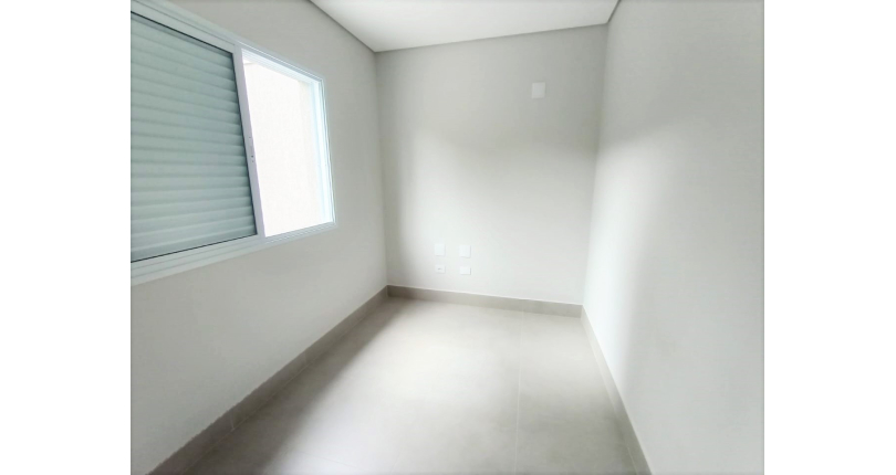 Sobrado novo à venda no Bairro do Parque São Domingos na Rua Doutor O