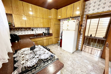 Casa assobradada à venda no Bairro da Vila Pereira Barreto na Rua Coronel Gordinho Filho