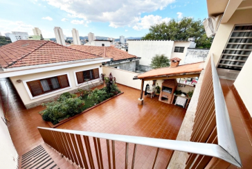 Casa assobradada à venda no Bairro da Vila Pereira Barreto na Rua Coronel Gordinho Filho