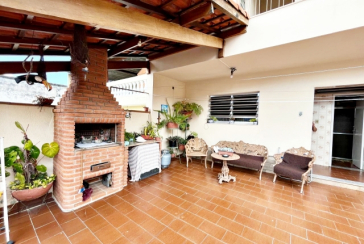 Casa assobradada à venda no Bairro da Vila Pereira Barreto na Rua Coronel Gordinho Filho