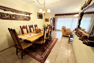 Casa assobradada à venda no Bairro da Vila Pereira Barreto na Rua Coronel Gordinho Filho