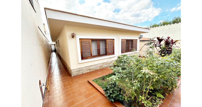 Casa assobradada à venda no Bairro da Vila Pereira Barreto na Rua Coronel Gordinho Filho