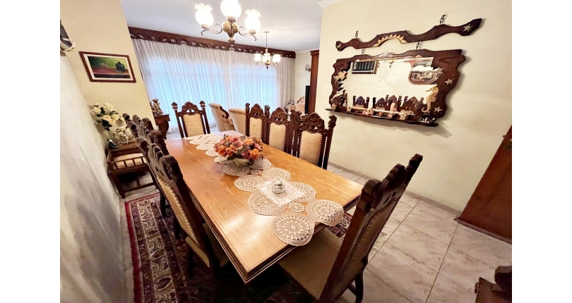 Casa assobradada à venda no Bairro da Vila Pereira Barreto na Rua Coronel Gordinho Filho