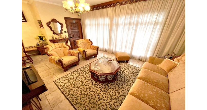 Casa assobradada à venda no Bairro da Vila Pereira Barreto na Rua Coronel Gordinho Filho