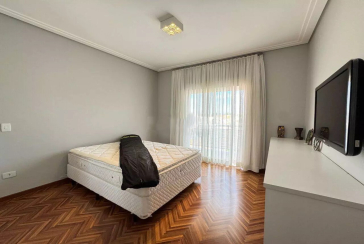 Sobrado à venda no Bairro do Parque São Domingos na Rua Luís Filgueira Souto